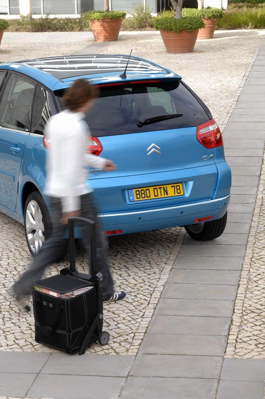  Citroen C4 Picasso 2007 года  (фото 101 из 117)
